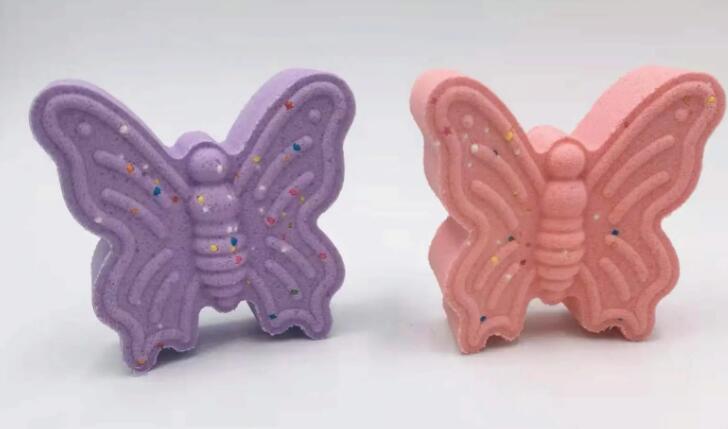 Schiuma frizzante di bomba da bagno arcobaleno a forma di farfalla fatta a mano organica per bambine
